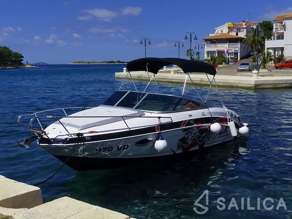 Chaparral 225 - Yacht Charter Sailica