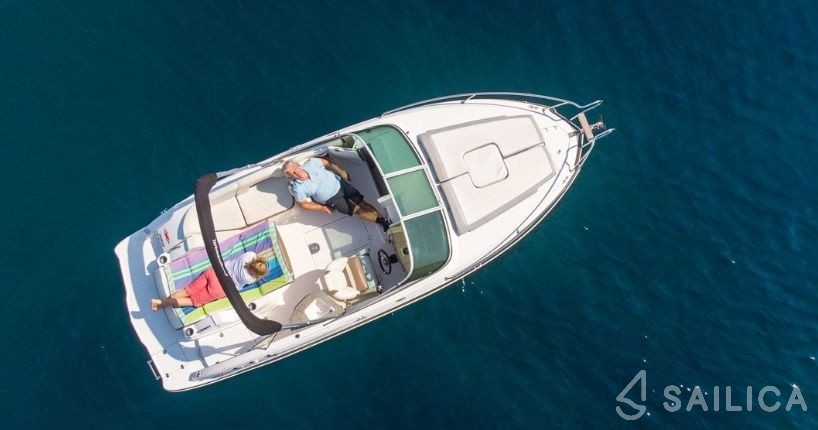 Chaparral 225 - Yacht Charter Sailica