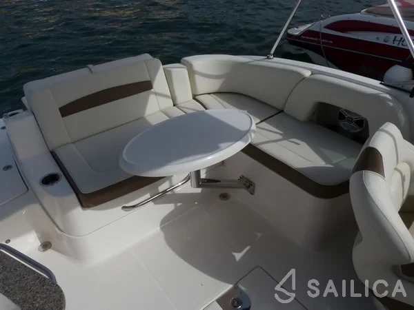 Chaparral 225 - Yacht Charter Sailica