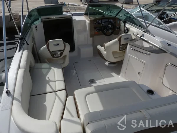 Chaparral 225 - Yacht Charter Sailica
