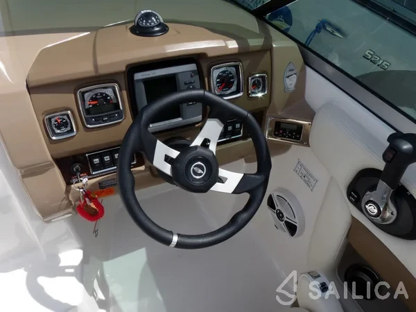 Chaparral 225 - Yacht Charter Sailica