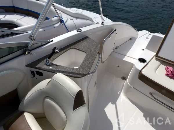 Chaparral 225 - Yacht Charter Sailica