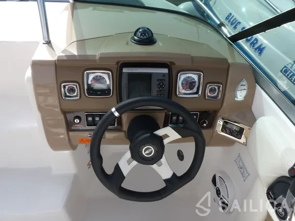 Chaparral 225 - Yacht Charter Sailica