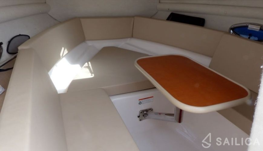 Chaparral 225 - Yacht Charter Sailica