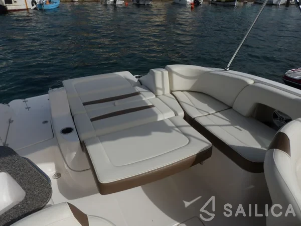 Chaparral 225 - Yacht Charter Sailica