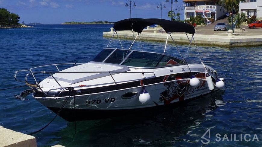 Chaparral 225 - Yacht Charter Sailica