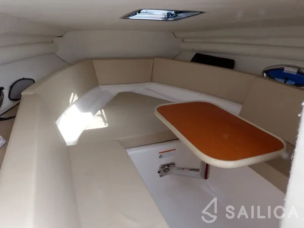 Chaparral 225 - Yacht Charter Sailica