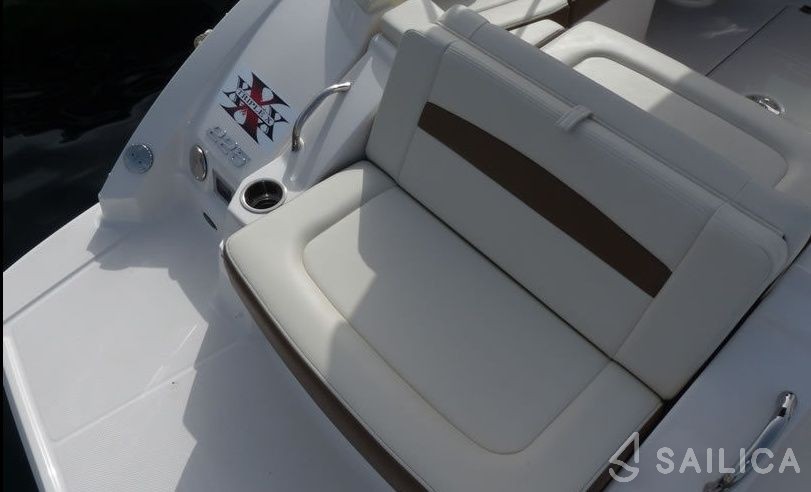 Chaparral 225 - Yacht Charter Sailica