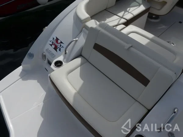 Chaparral 225 - Yacht Charter Sailica