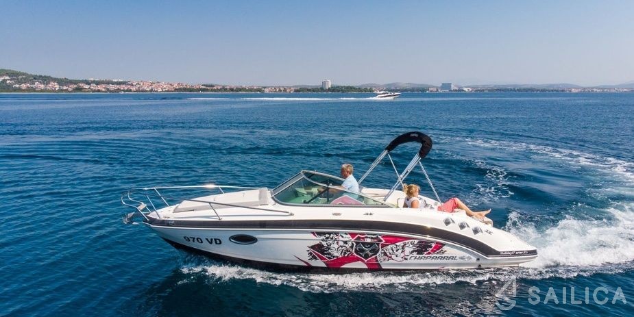 Chaparral 225 - Yacht Charter Sailica