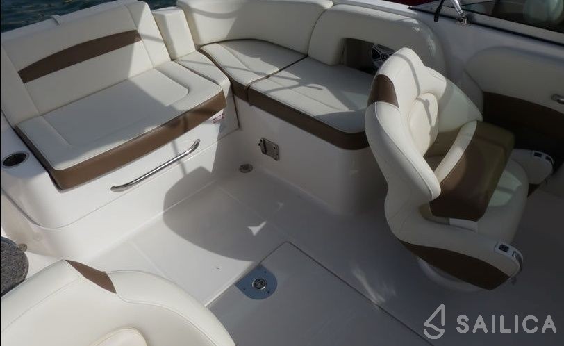 Chaparral 225 - Yacht Charter Sailica