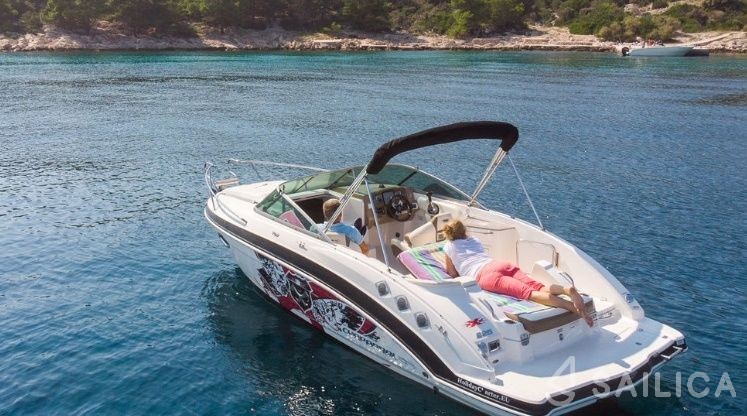 Chaparral 225 - Yacht Charter Sailica