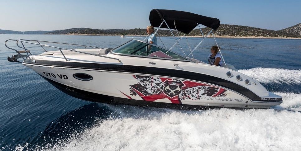 Chaparral 225 - Yacht Charter Sailica
