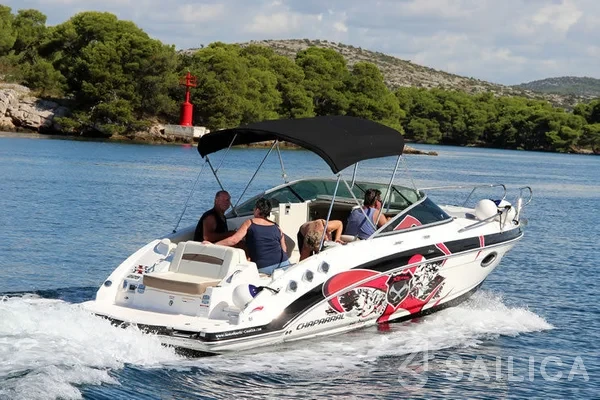 Chaparral 225 - Yacht Charter Sailica