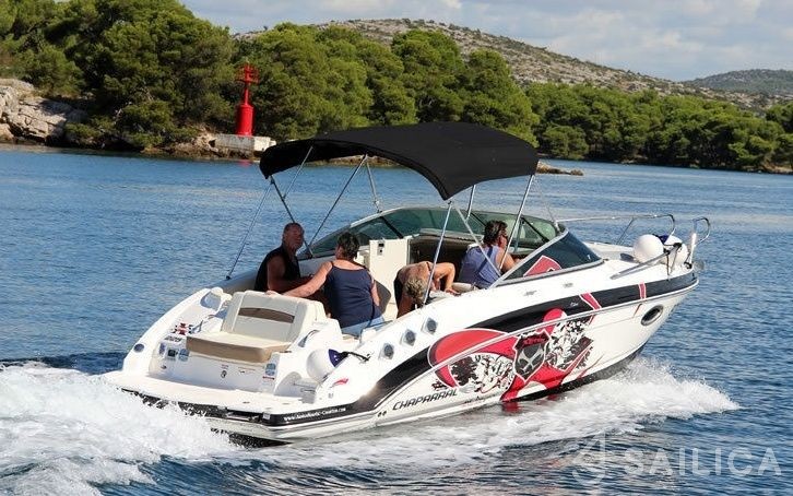 Chaparral 225 - Yacht Charter Sailica