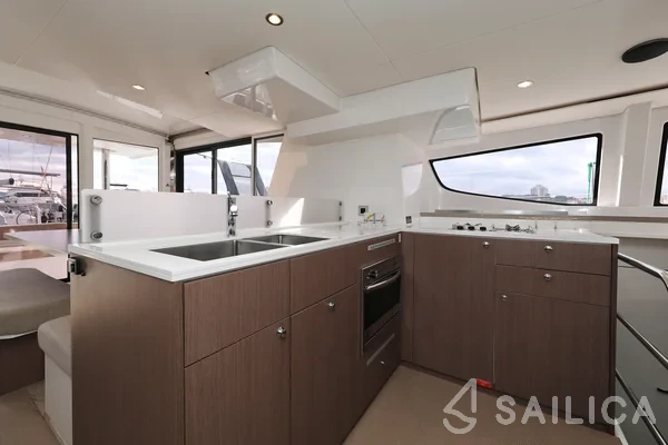 Bali 4.6 - Yacht Charter Sailica
