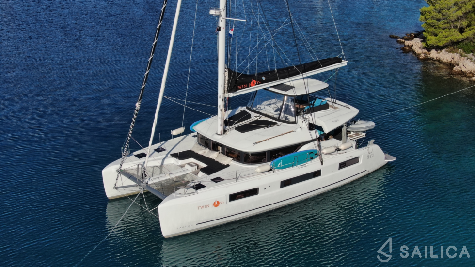 Lagoon 51 - Yacht Charter Sailica