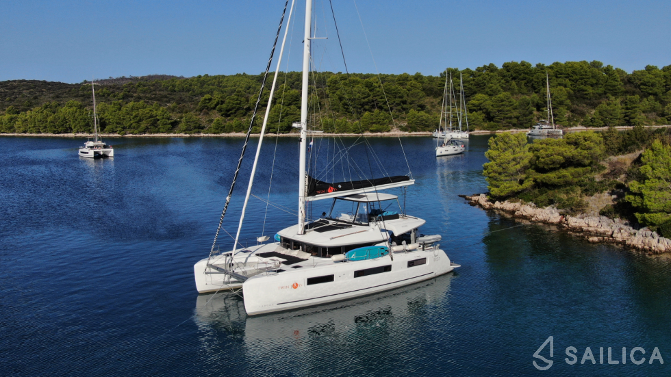 Lagoon 51 - Yacht Charter Sailica