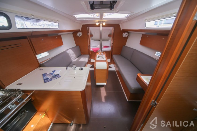 Dufour 310 GL - Yacht Charter Sailica