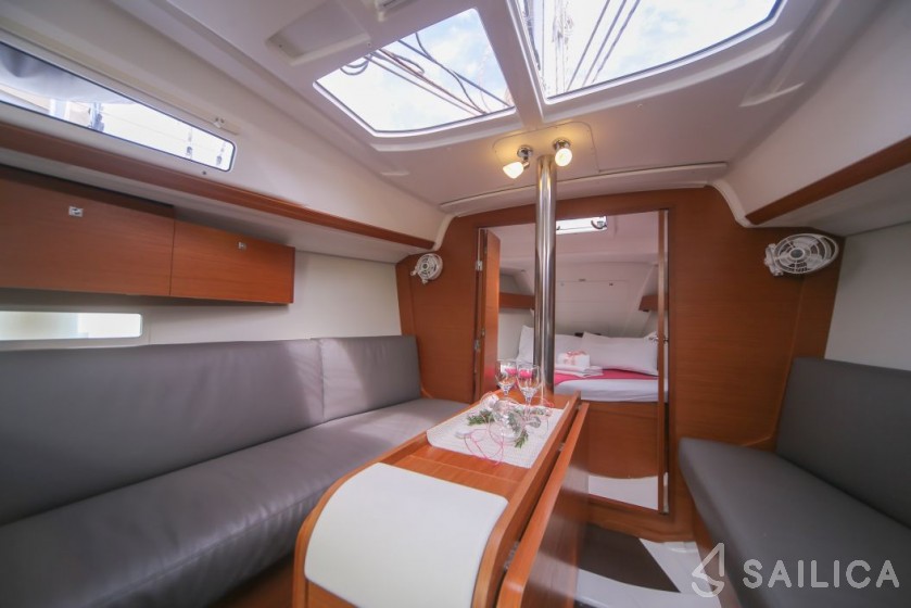Dufour 310 GL - Yacht Charter Sailica