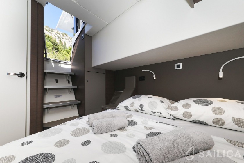 Bali 4.8  - Yacht Charter Sailica