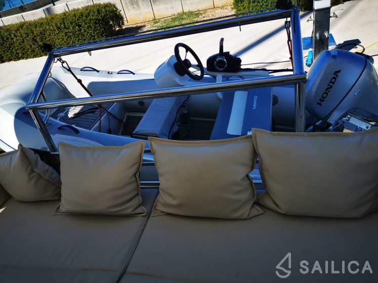 Bali 4.8  - Yacht Charter Sailica