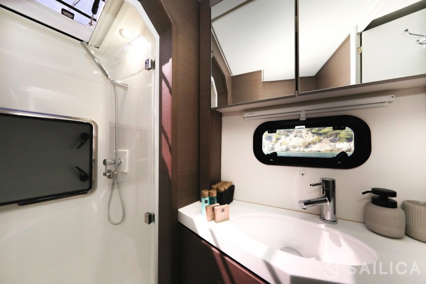 Bali 4.8  - Yacht Charter Sailica