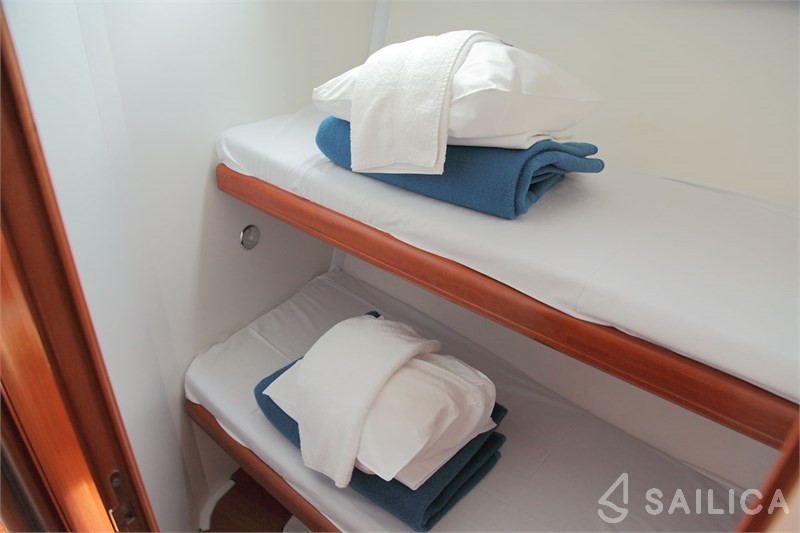 Cyclades 43.4 - Yacht Charter Sailica