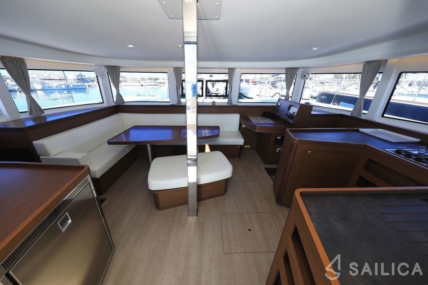 Lagoon 42 - Yacht Charter Sailica