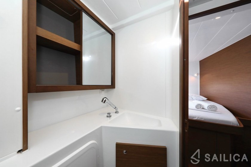 Lagoon 42 - Yacht Charter Sailica