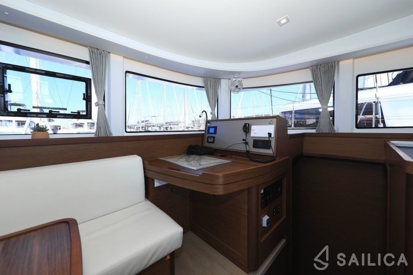 Lagoon 42 - Yacht Charter Sailica