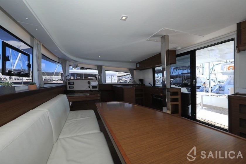 Lagoon 42 - Yacht Charter Sailica