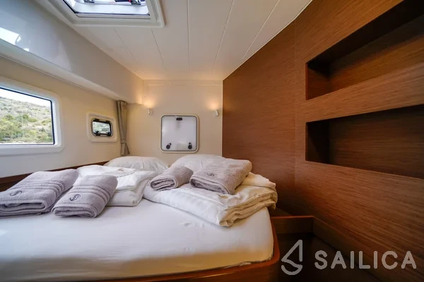 Lagoon 42 - Yacht Charter Sailica