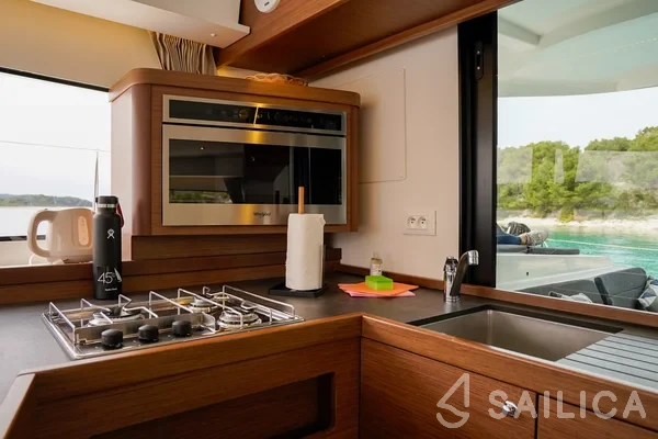 Lagoon 42 - Yacht Charter Sailica