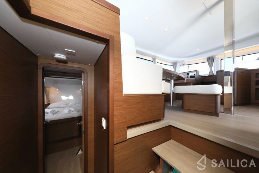 Lagoon 42 - Yacht Charter Sailica