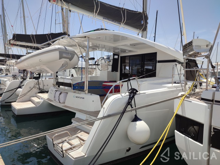 Lagoon 42 - Yacht Charter Sailica
