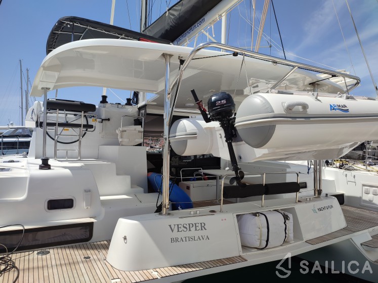 Lagoon 42 - Yacht Charter Sailica