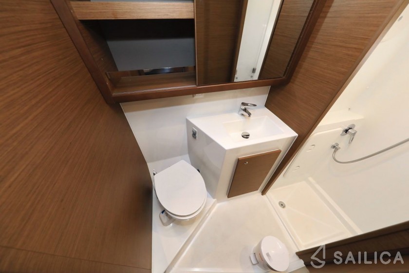 Lagoon 42 - Yacht Charter Sailica