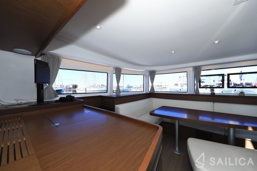 Lagoon 42 - Yacht Charter Sailica
