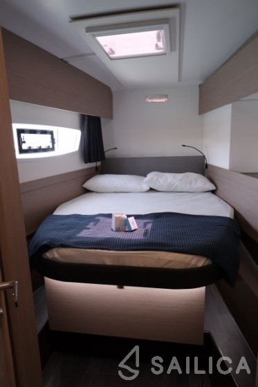 Astréa 42 - Yacht Charter Sailica