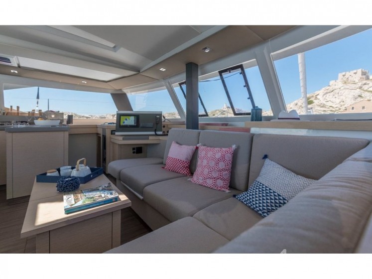 Astréa 42 - Yacht Charter Sailica