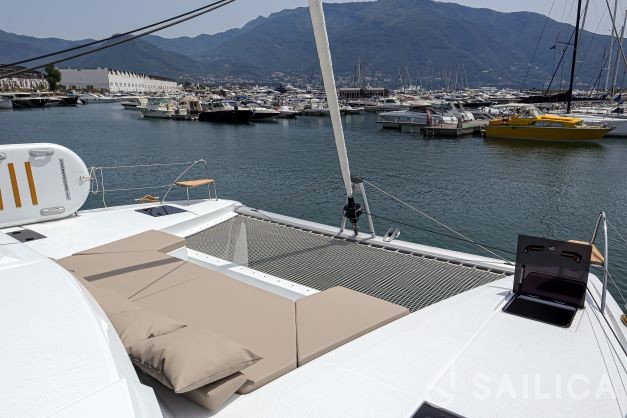 Astréa 42 - Yacht Charter Sailica