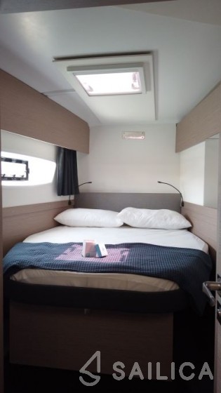 Astréa 42 - Yacht Charter Sailica