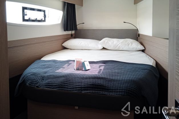 Astréa 42 - Yacht Charter Sailica