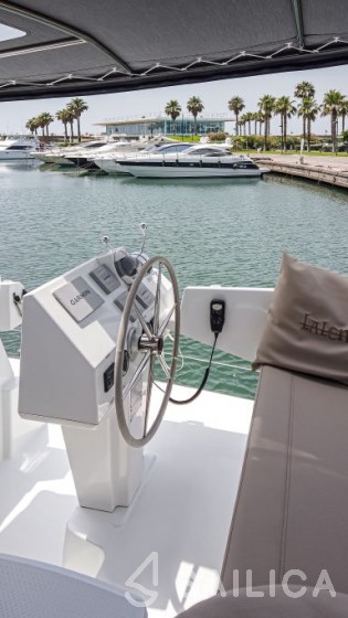 Astréa 42 - Yacht Charter Sailica