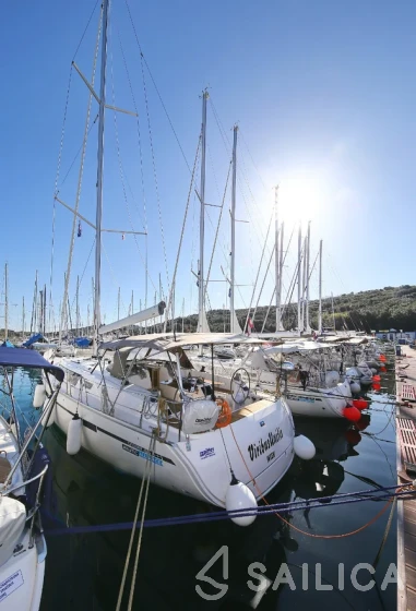 Bavaria 46 Cruiser - Yacht Charter Sailica