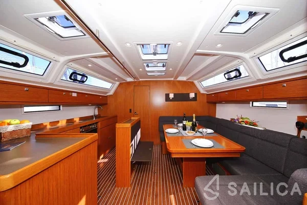 Bavaria 46 Cruiser - Yacht Charter Sailica