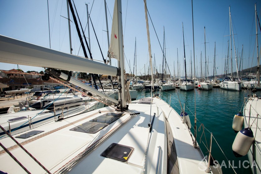 Sun Odyssey 509 - Yacht Charter Sailica