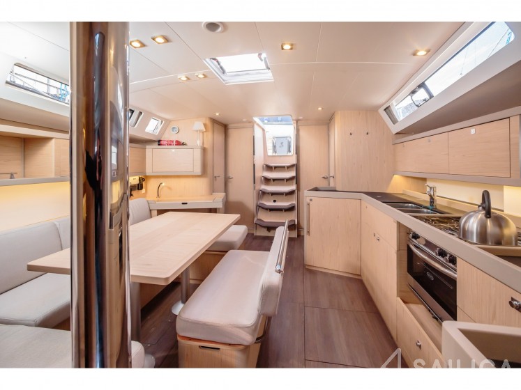 Oceanis 45 - Yacht Charter Sailica