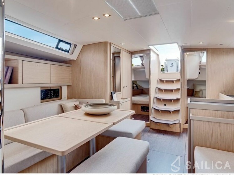 Oceanis 45 - Yacht Charter Sailica